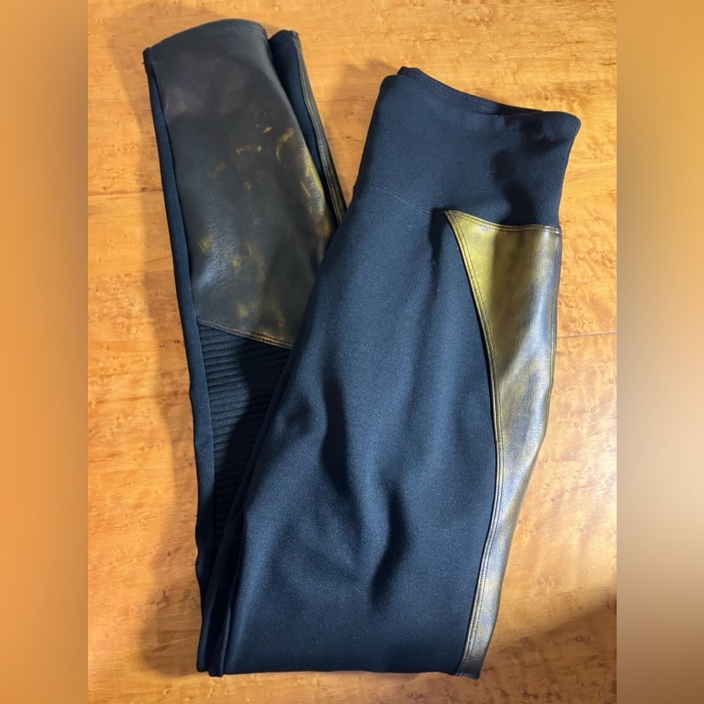 Spanx Assets, two toned leggings, excellent condition, size medium